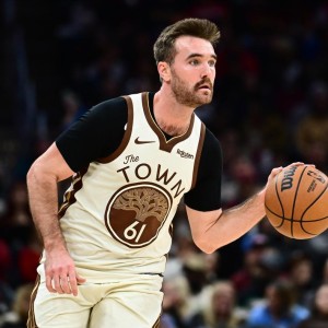 科尔新欢大有来头，不当状元做落选秀，上赛季路人这赛季成大腿